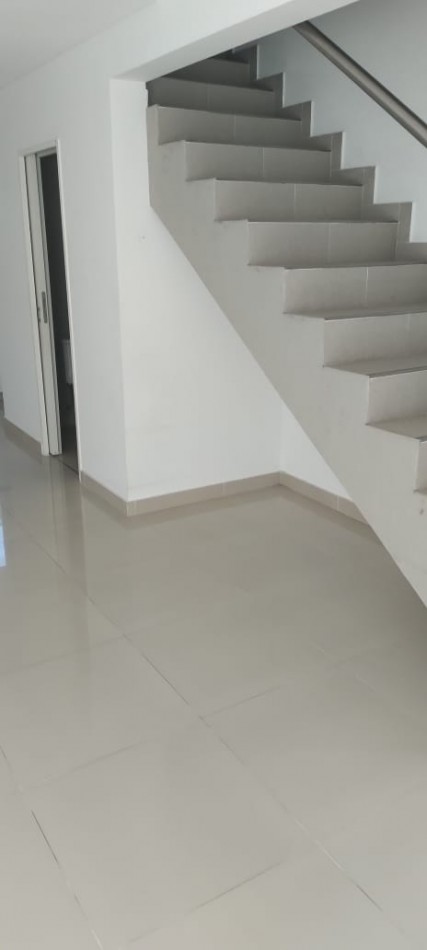 Moron Terrazas venta duplex 3 ambientes amplio de 84 m2 con cochera cubierta