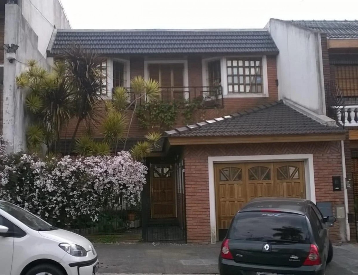 Flores venta casa  6 ambientes con garaje